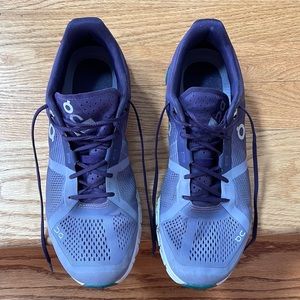 Excellent condition On Cloudflow in special edition violet and tide color